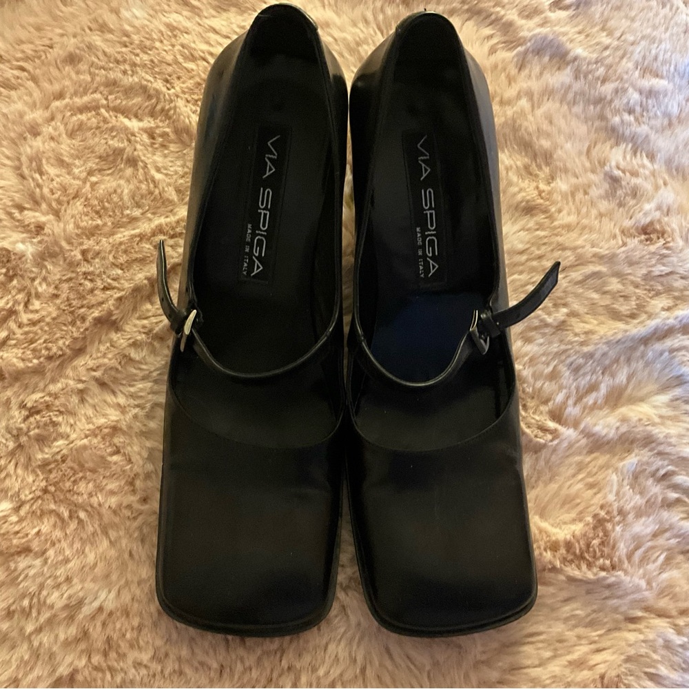 Classic Mary Jane Pump